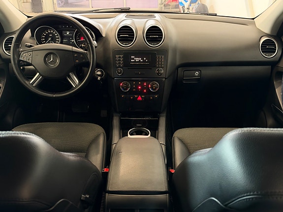 Mercedes-Benz ML 320 18 of 25