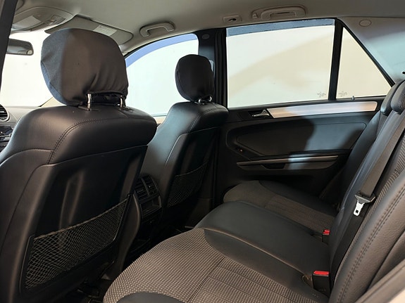 Mercedes-Benz ML 320 14 of 25
