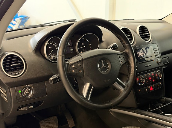 Mercedes-Benz ML 320 20 of 25