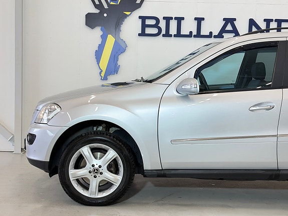Mercedes-Benz ML 320 8 of 25