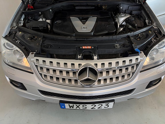 Mercedes-Benz ML 320 25 of 25