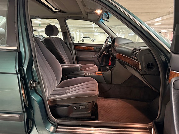 BMW 735iL 14 of 24