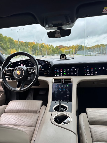 Porsche Taycan 4S 4 of 4