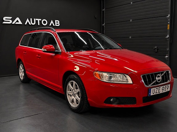 Volvo V70 2 of 27