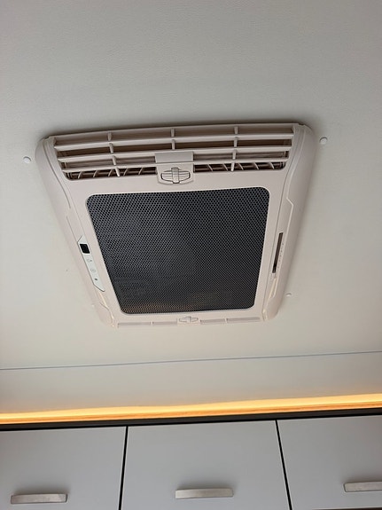 Knaus L!VE Wave 700 MEG AUTOMAT! Långbäddar & taksäng! 3500kg - B-kort AC i bodel! Stort garage! 12 of 22