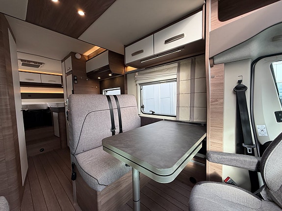 Knaus L!VE Wave 700 MEG AUTOMAT! Långbäddar & taksäng! 3500kg - B-kort AC i bodel! Stort garage! 6 of 22