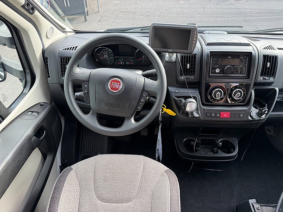 Knaus L!VE Wave 700 MEG AUTOMAT! Långbäddar & taksäng! 3500kg - B-kort AC i bodel! Stort garage! 3 of 22