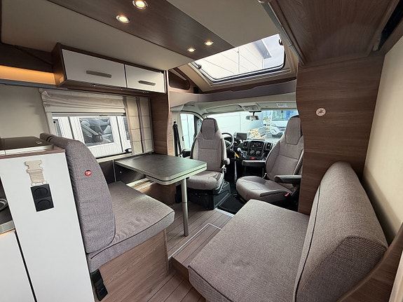 Knaus L!VE Wave 700 MEG AUTOMAT! Långbäddar & taksäng! 3500kg - B-kort AC i bodel! Stort garage! 2 of 22
