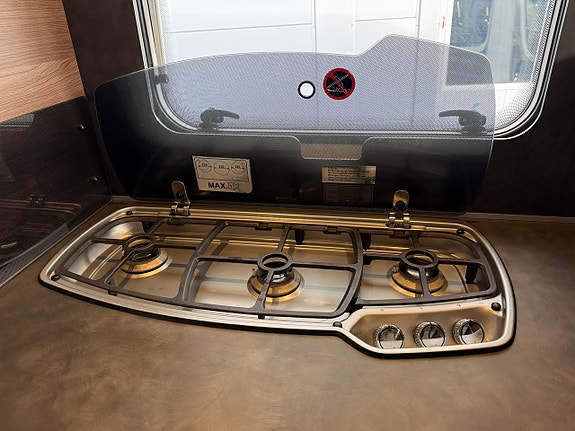 Knaus L!VE Wave 700 MEG AUTOMAT! Långbäddar & taksäng! 3500kg - B-kort AC i bodel! Stort garage! 8 of 22