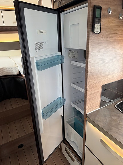 Knaus L!VE Wave 700 MEG AUTOMAT! Långbäddar & taksäng! 3500kg - B-kort AC i bodel! Stort garage! 9 of 22