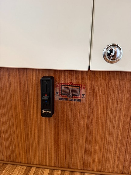 Adria Matrix Plus M 670 SC (150HK) Queensbed & taksäng! 5 bältade! Vinteranpassad! 12V takfläkt! Stort garage! 19 of 19