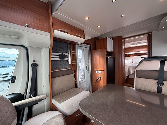 Adria Matrix Plus M 670 SC (150HK) Queensbed & taksäng! 5 bältade! Vinteranpassad! 12V takfläkt! Stort garage! 4 of 19