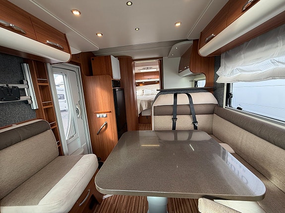 Adria Matrix Plus M 670 SC (150HK) Queensbed & taksäng! 5 bältade! Vinteranpassad! 12V takfläkt! Stort garage! 5 of 19