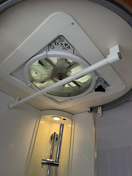 Adria Matrix Plus M 670 SC (150HK) Queensbed & taksäng! 5 bältade! Vinteranpassad! 12V takfläkt! Stort garage! 13 of 19
