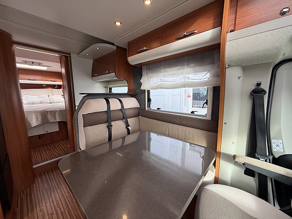 Adria Matrix Plus M 670 SC (150HK) Queensbed & taksäng! 5 bältade! Vinteranpassad! 12V takfläkt! Stort garage! 6 of 19
