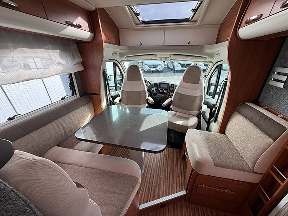 Adria Matrix Plus M 670 SC (150HK) Queensbed & taksäng! 5 bältade! Vinteranpassad! 12V takfläkt! Stort garage! 16 of 19