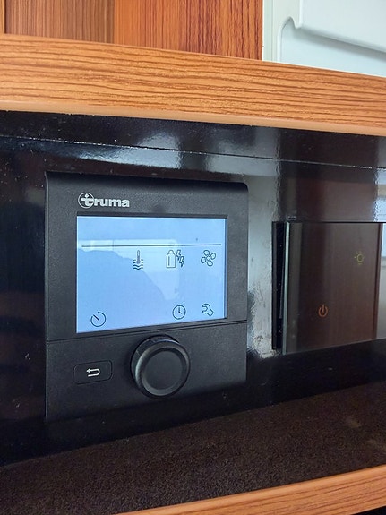 Adria Matrix Plus M 670 SC (150HK) Queensbed & taksäng! 5 bältade! Vinteranpassad! 12V takfläkt! Stort garage! 18 of 19