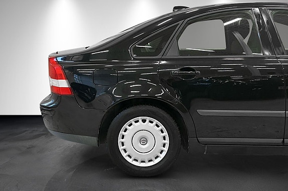 Volvo S40 3 of 18