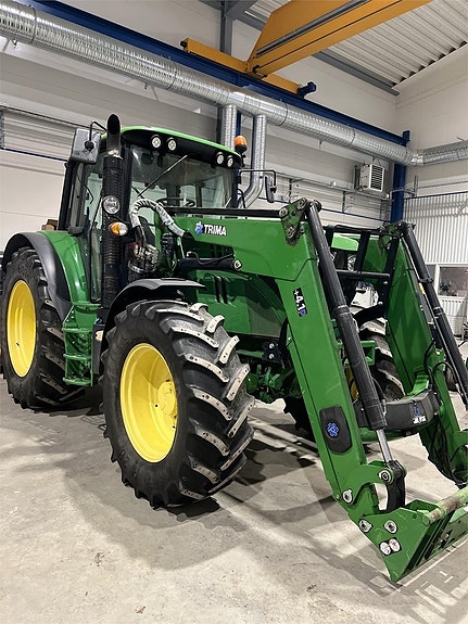 John Deere 6125M 2 of 6