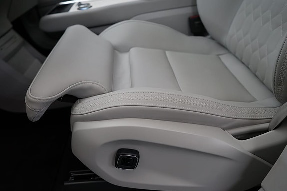 Volvo EX90 14 of 21