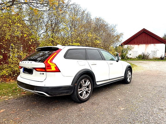 Volvo V90 Cross Country 3 of 4
