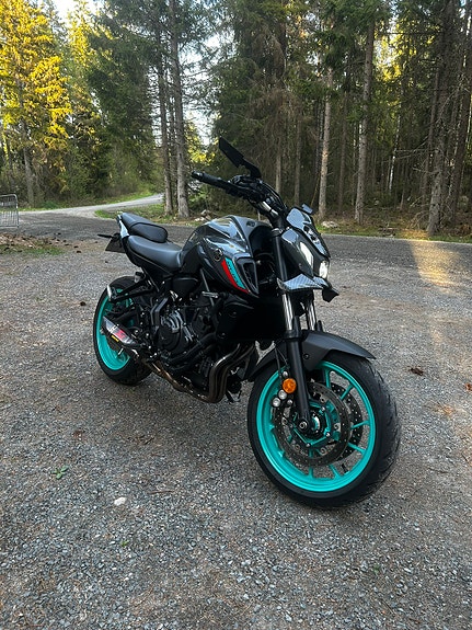Yamaha MT-07 2 of 4