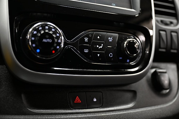 Renault Trafic 21 of 29