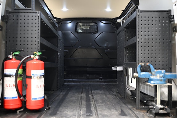 Ford Transit Custom 12 of 30