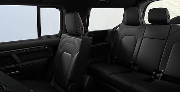 Land Rover Defender 130 7 of 7