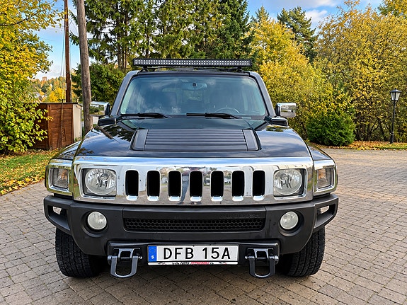 Hummer H3 2 of 5