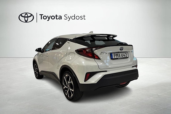 Toyota C-HR 2 of 18
