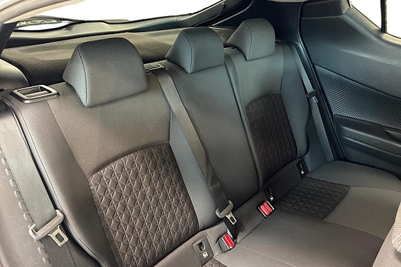 Toyota C-HR 11 of 18