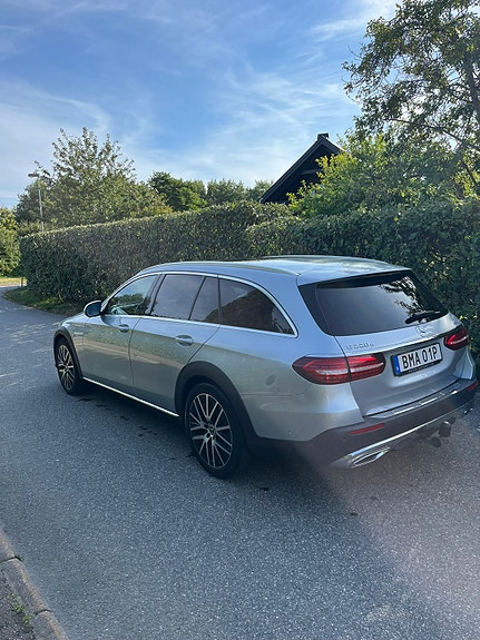 Mercedes-Benz E 220 d 2 of 13