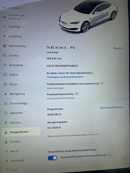 Tesla Model S 4 of 4