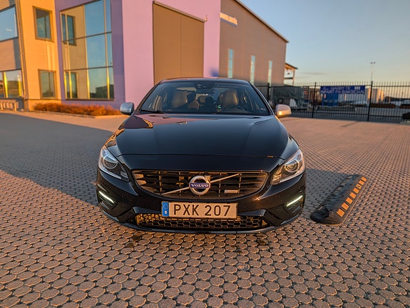 Volvo S60 2 of 14