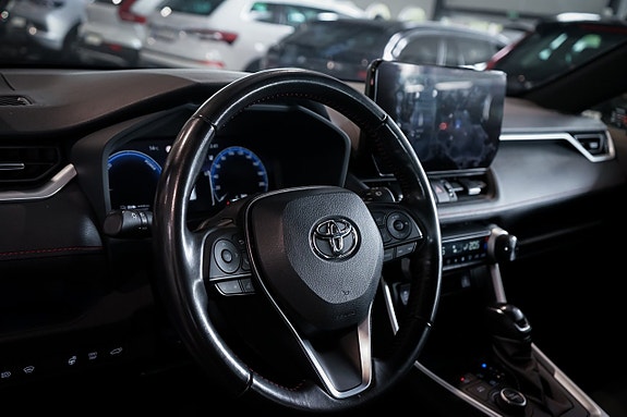 Toyota RAV4 8 of 26