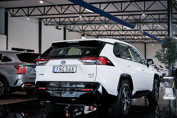 Toyota RAV4 4 of 26