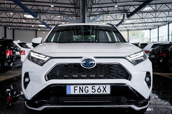 Toyota RAV4 2 of 26