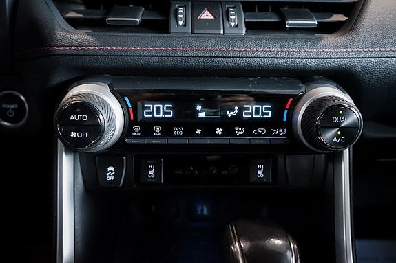 Toyota RAV4 14 of 26