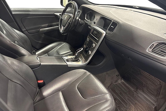 Volvo V60 Cross Country 9 of 28
