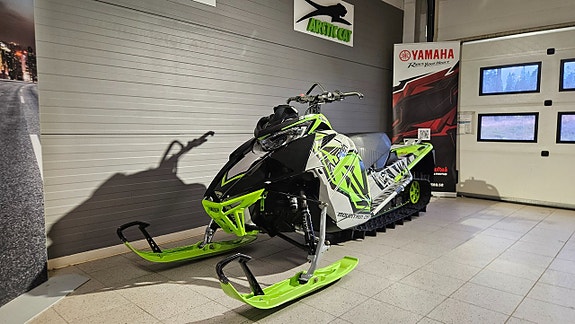 Arctic-cat M8000 Mountain Cat