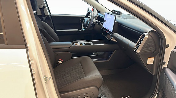 Hyundai Ioniq 3 3 of 12