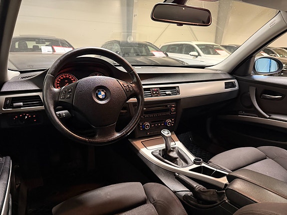 BMW 318d 14 of 16