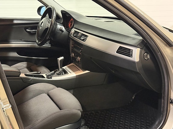 BMW 318d 13 of 16
