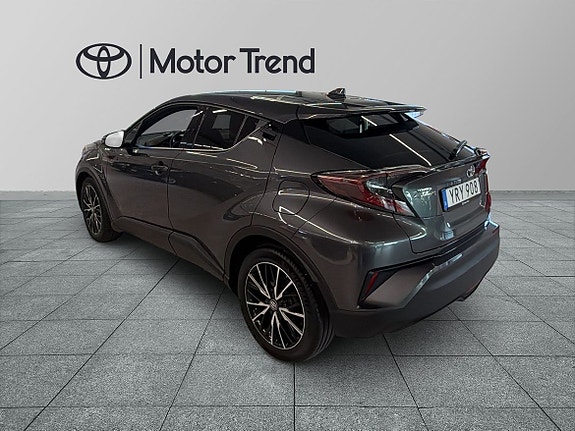 Toyota C-HR 3 of 21