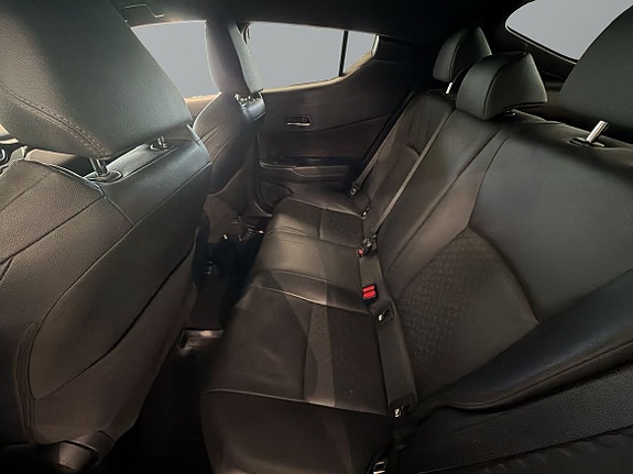 Toyota C-HR 9 of 21
