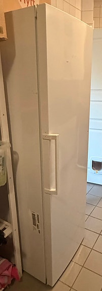 Bosch frysskåp NoFrost – rymligt och välskött – 1 500 kr