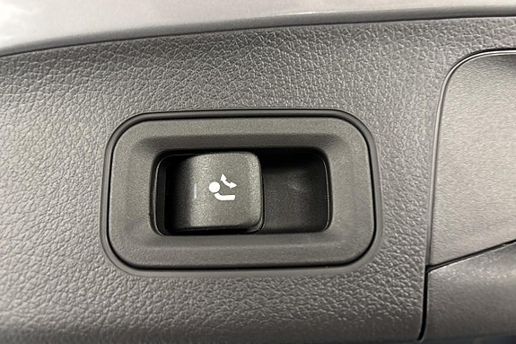 Mercedes-Benz GLA 250 e 15 of 24