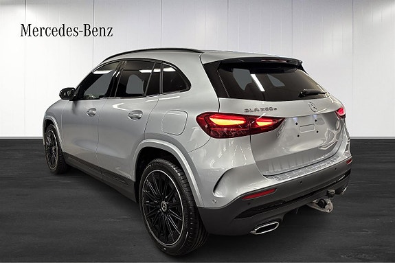 Mercedes-Benz GLA 250 e 3 of 24