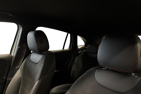 Mercedes-Benz GLA 250 e 18 of 24